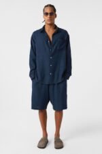 ⁦شورت لينين - أزرق كحلي⁩ - الصورة ⁦3⁩